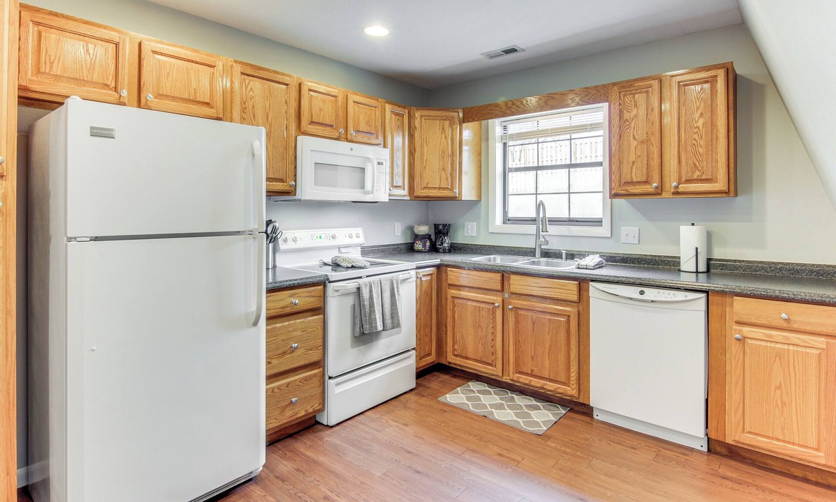 Mills River House | Dog-Friendly Mills River Townhome: Fire Pit, Yard!