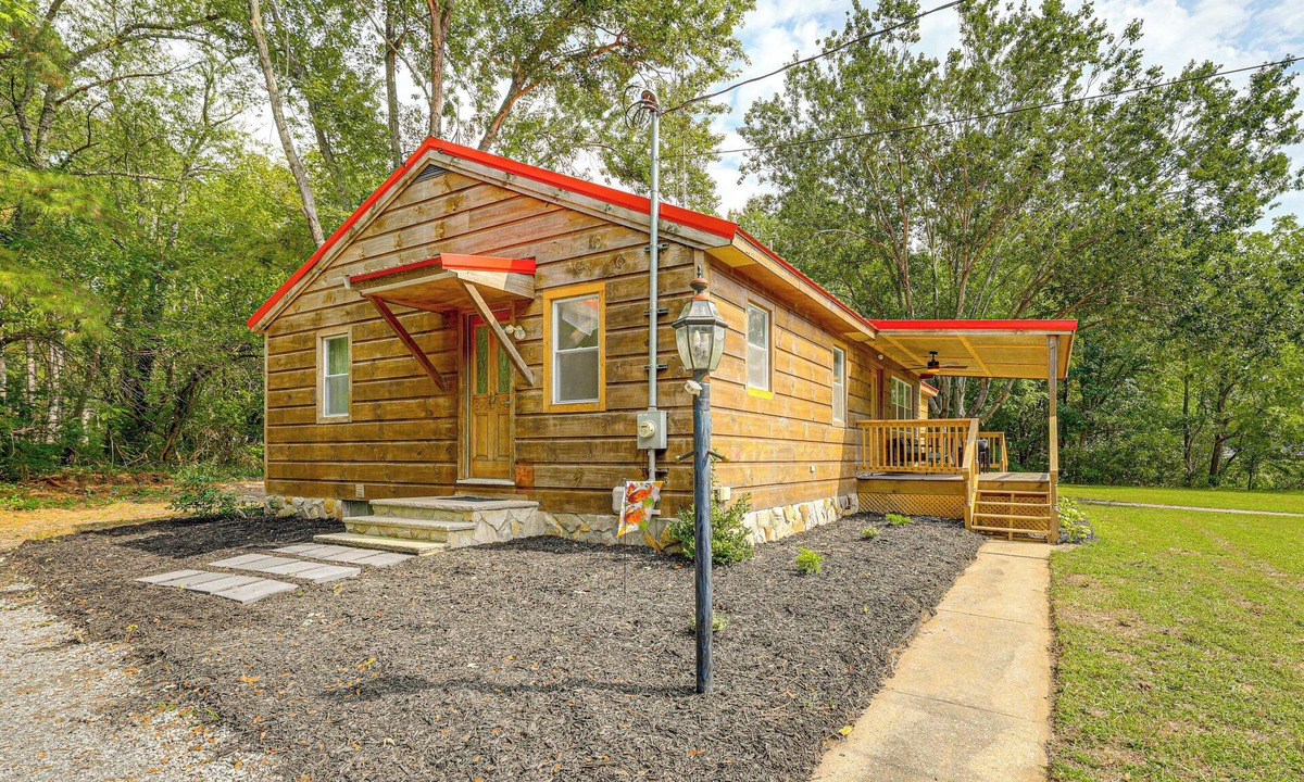 Lincoln Cabin | Dog-Friendly Retreat Near Delaware Bay