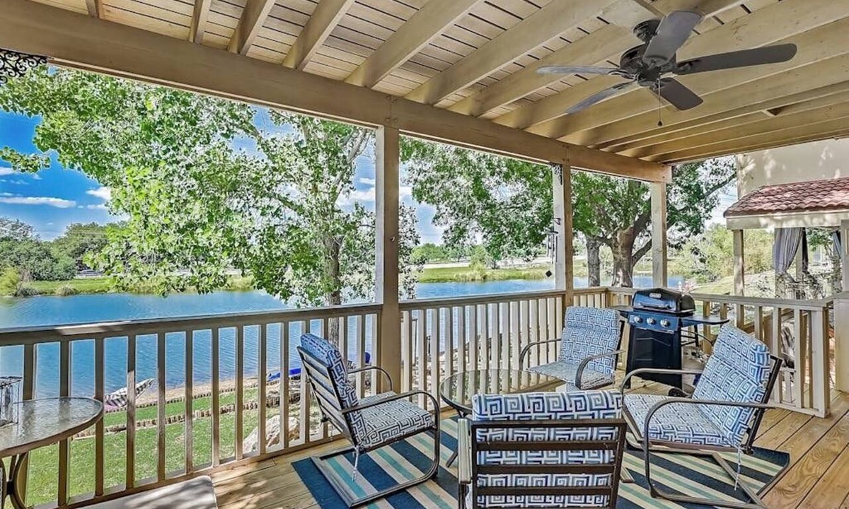 Horseshoe Bay Condo | Dog-friendly Water View Condo With Inviting Porch, AC, W/d, & Modern Charm