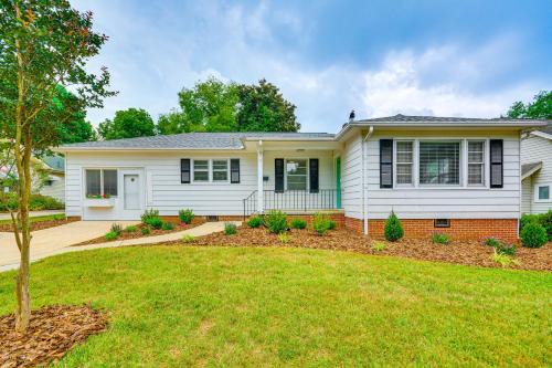 High Point House | 'Dogwood Cottage' w/Fireplace: 1 Mi to University