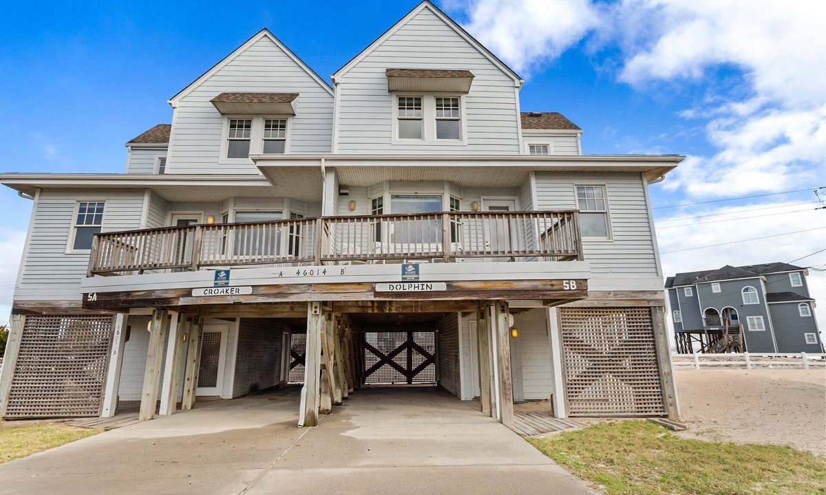 Buxton House | Dolphin: Dog-Friendly Buxton Beach Retreat