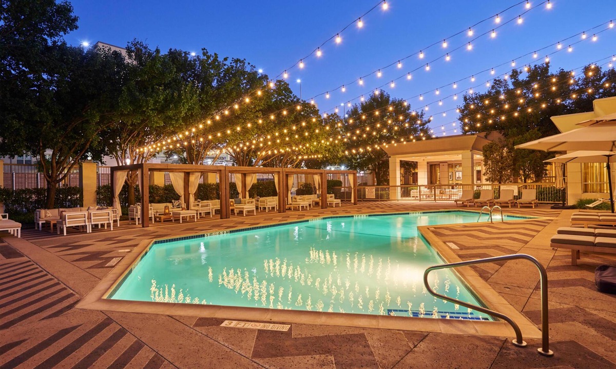 Dallas Design District Hotel | DoubleTree by Hilton Dallas - Market Center
