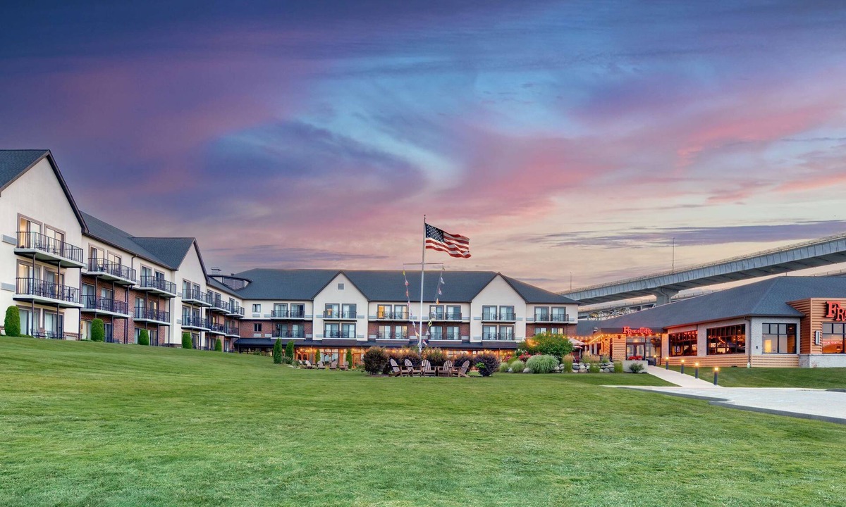 Port Huron Hotel | DoubleTree by Hilton Hotel Port Huron