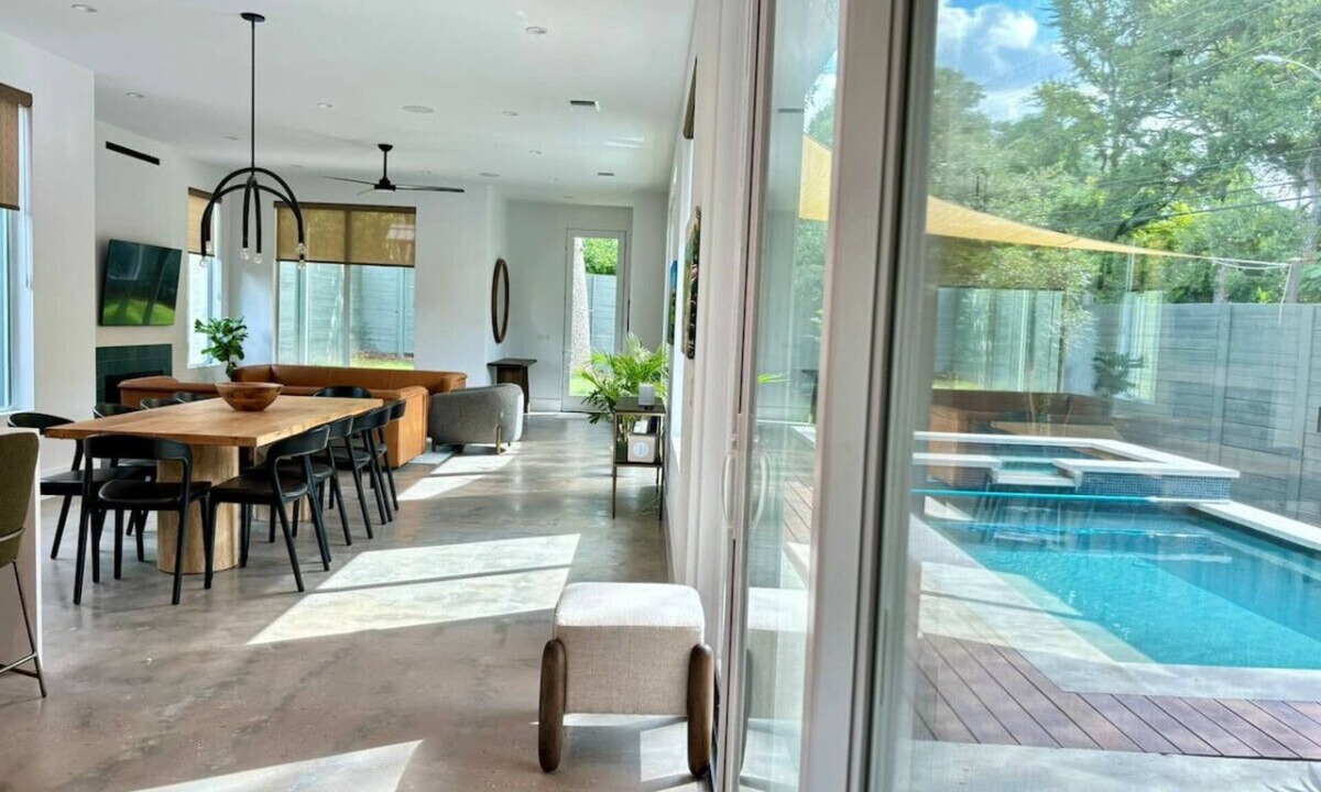 Bouldin House | Downtown 6 bedroom house with pool. Walk to ACL
