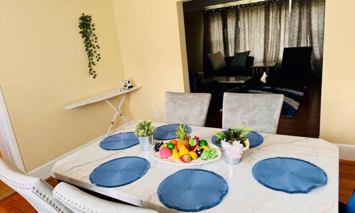 East Riverdale Apartment | Downtown Access Huge Backyard Free Parking
