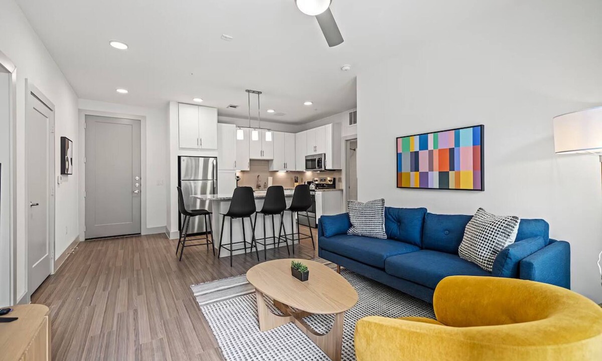 Waller Creek District Hotel | Downtown Comfort | Fully Equipped Unit Near Rainey St. & Local Hotspots