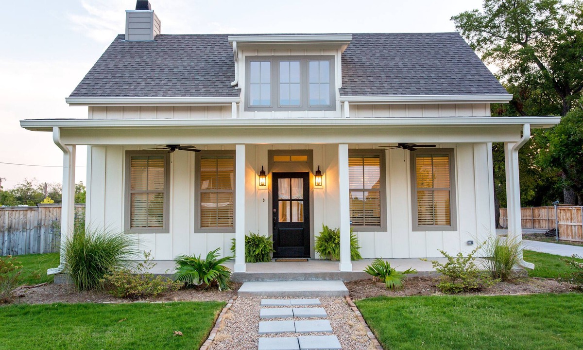 Brazos House | Downtown Estate - Walk to the Magnolia Silos, Baylor and Downtown!
