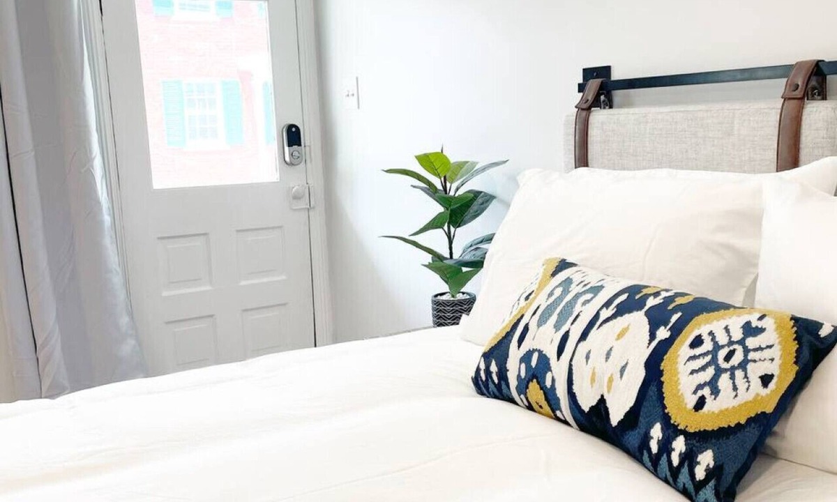 Shepherdstown Apartment | Downtown Modern Studio apartment | History & Dining steps away