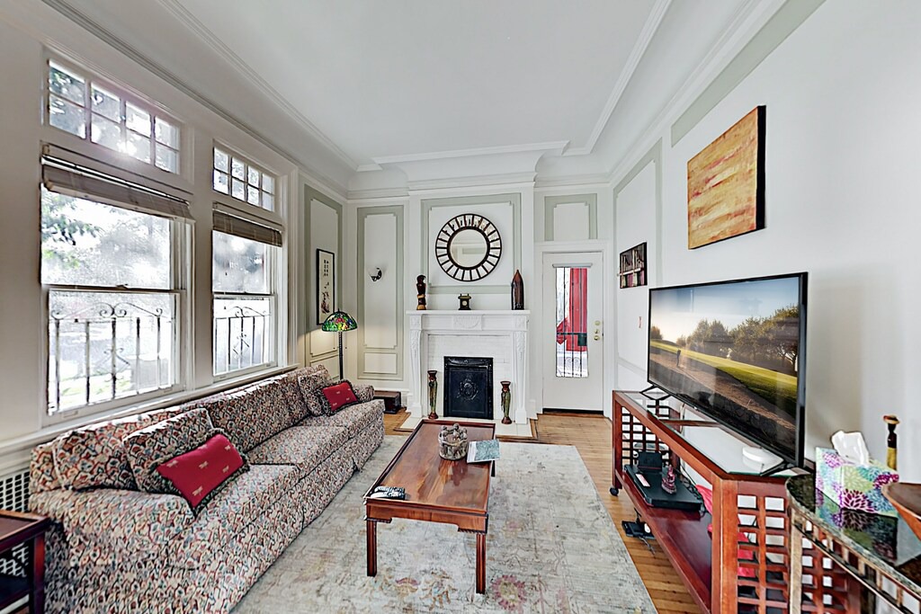 Thomas Square Apartment | Drayton Place 2 | Full Kitchen & Park-View Patio | Walk to Downtown Eateries