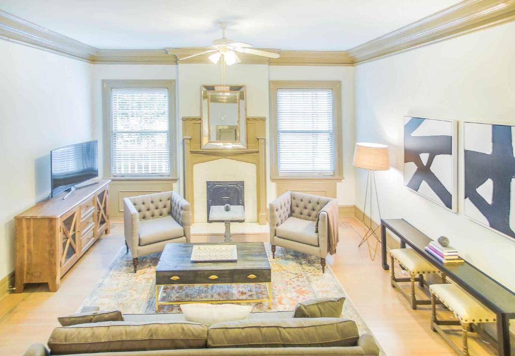 Thomas Square Apartment | Drayton Place One Bedroom by Lucky Savannah