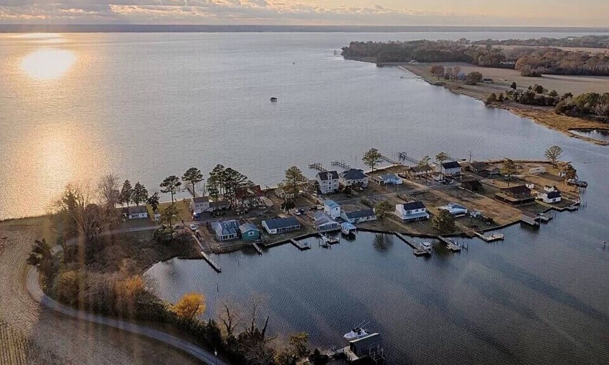Sharps House | Drop Anchor! Coastal secluded dock waterfront 2hr from DC Kayak SUP 4BR/3BA