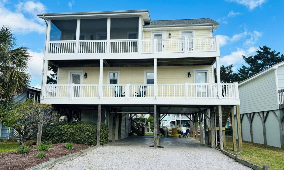 Holden Beach House | Dry Dock/150 Tarpon: Spacious 4-bedroom home in Holden Beach with canal views.