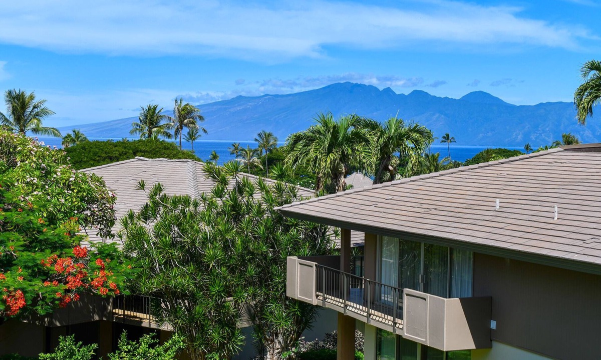 Kaanapali Apartment | E206 FANTASTIC Ocean and Pool View from your Lanai!