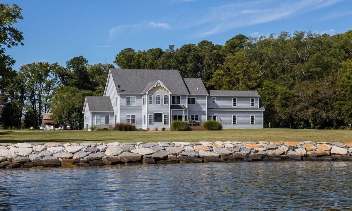 Cambridge House | Eagle Haven - Waterfront Estate on the Choptank with Pool and Pier - Sleeps 18