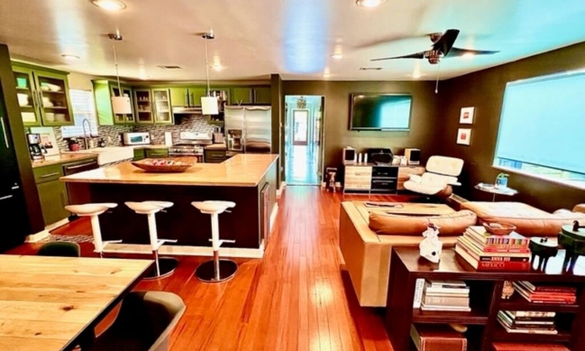 Central East Austin House | Eastside Sanctuary - Near UT + Train + Downtown