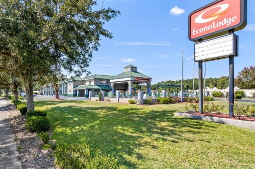 Goose Creek Cabin | Econo Lodge Goose Creek - Charleston North