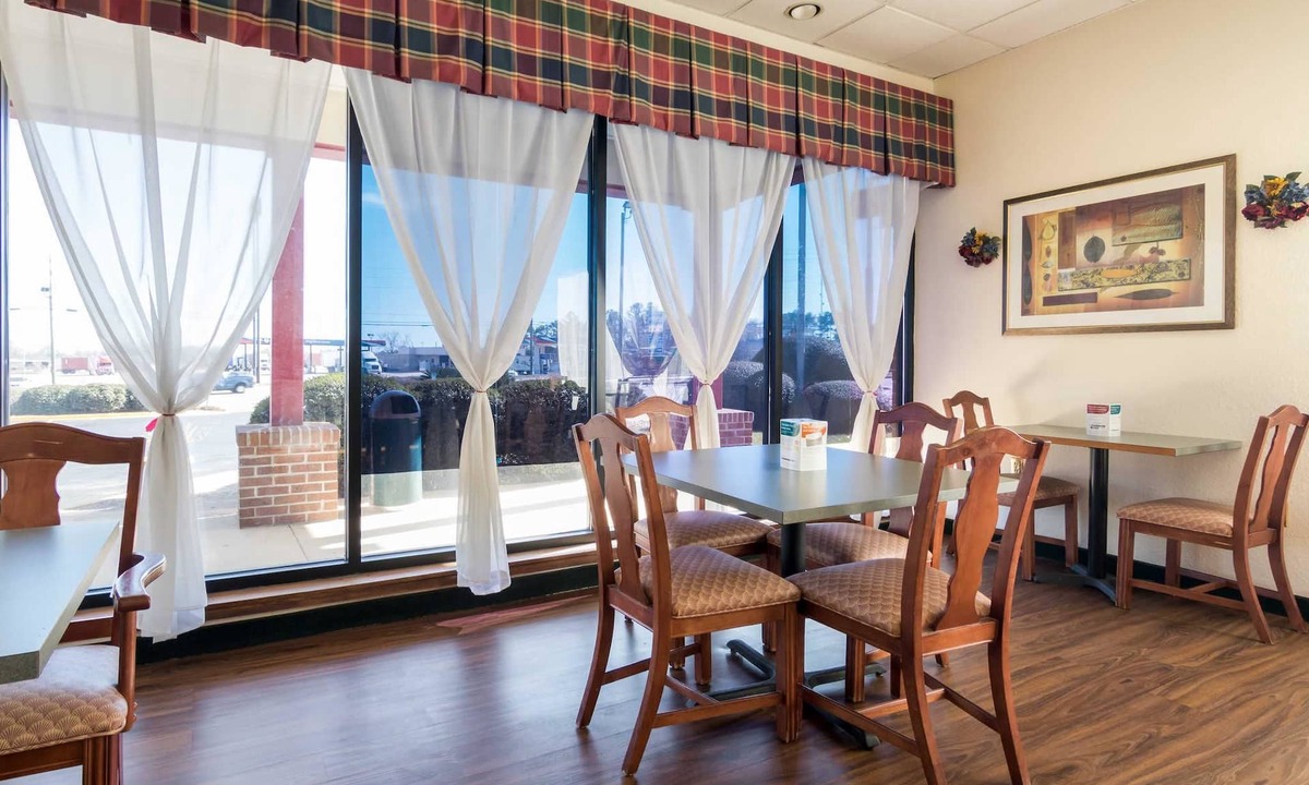 Dublin Hotel | Econo Lodge Inn & Suites Conference Center