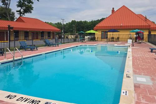 Pocomoke City Cabin | Econo Lodge Pocomoke City Hwy 13