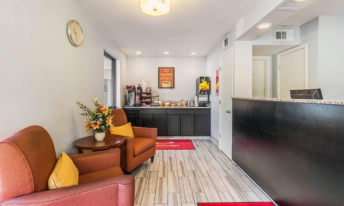 Tallahassee Hotel | Econo Lodge Tallahassee I-10 near University