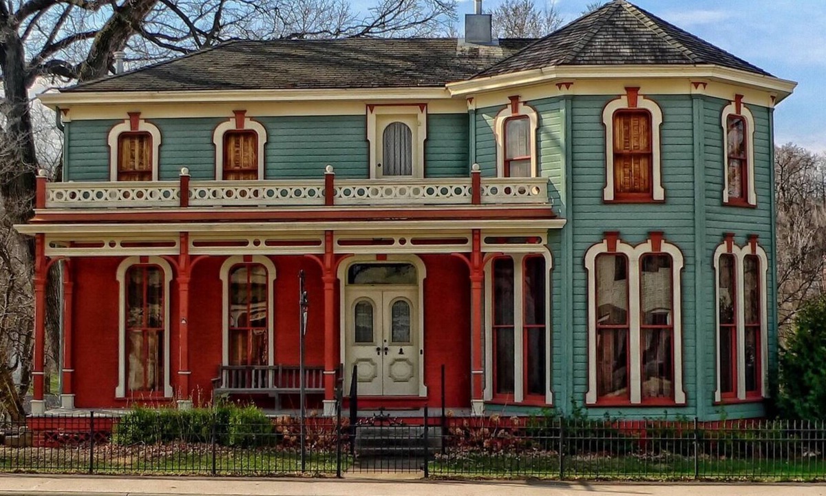 Llano House | EDIT 4,000+sf house, 4 bedrooms (2 masters), 3 and 1/2 bath, sleeps 8-10