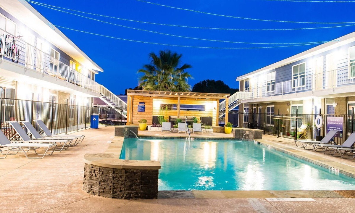 Pleasant Valley Apartment | Efficiency 2BR next to Downtown w Fast WiFi + Pool