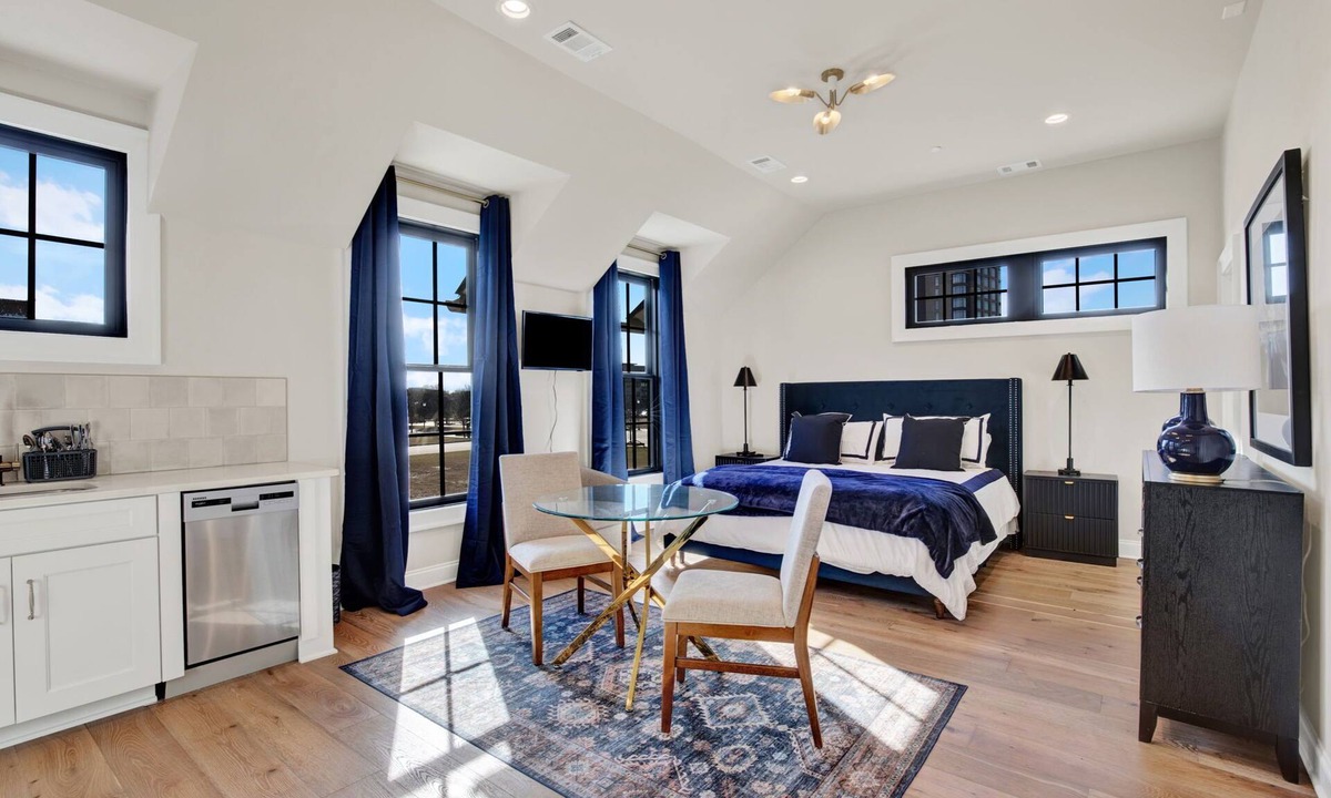 Hitch Village - Fred Wessels Homes Apartment | “ Elegant Carriage House Studio on the River”