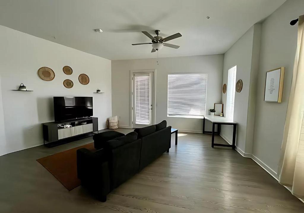 Leander Apartment | Elegant Home with Stunning Views and Comfortable Amenities