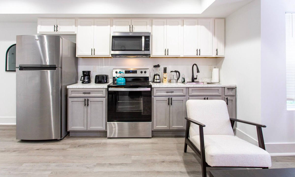 Petworth Apartment | Elegant Petworth Escape | 6-Bed Urban Retreat