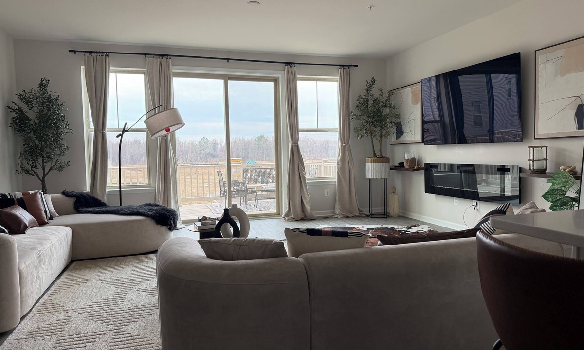 Bowie House | Elegant Private Suite w/Office Nook & Private Bath in charming Bowie