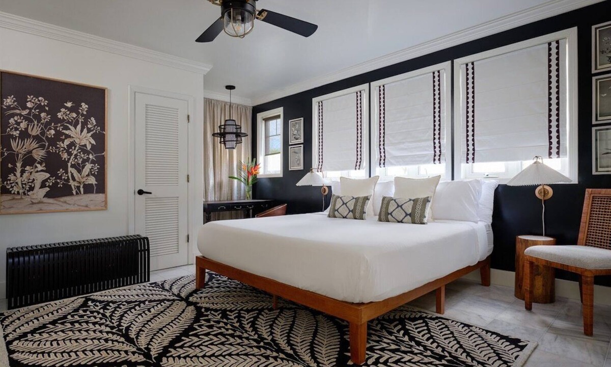 Wailuku Bed & Breakfast | Elegant Puakenikeni Suite- Historic & Ground Floor