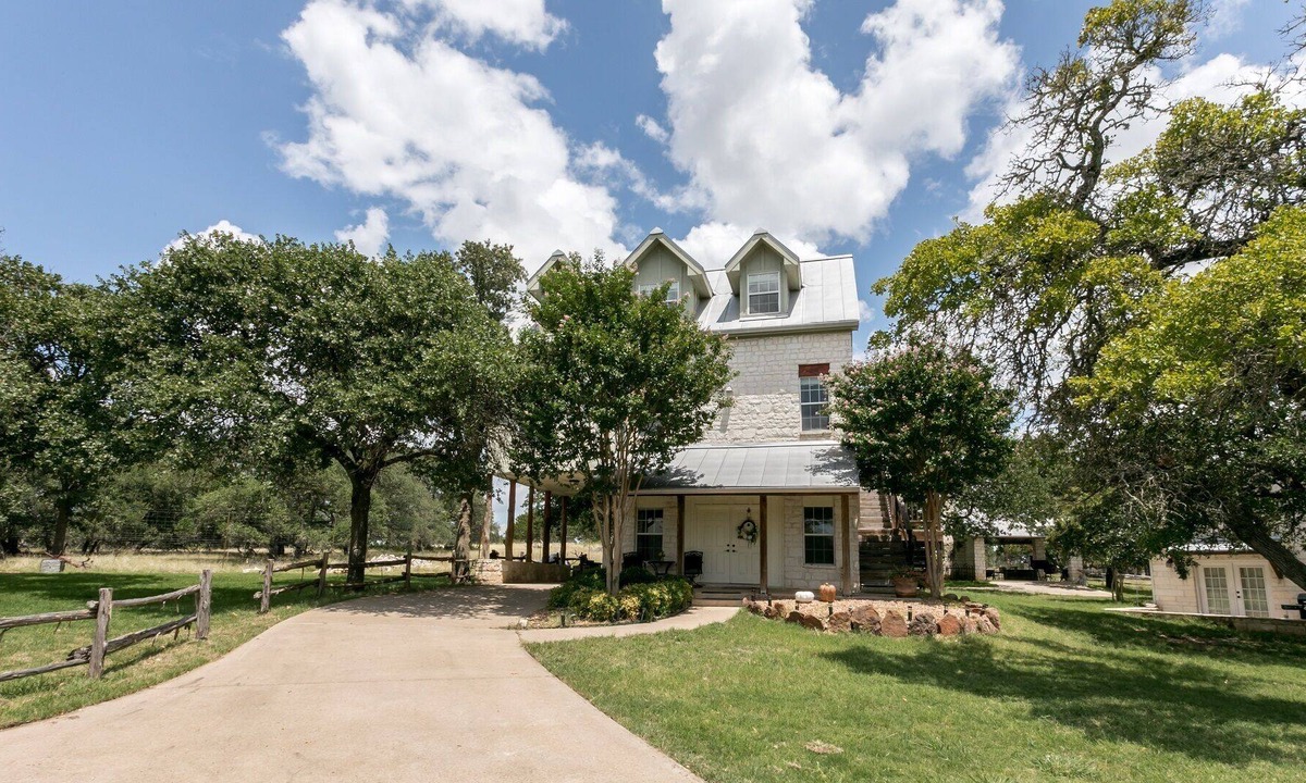 Fredericksburg House | Elizabeth Haus- Lower Suite | Fur Babies Welcome