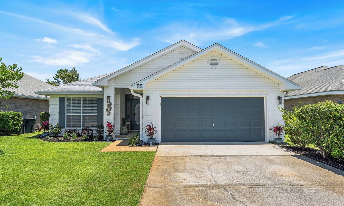 Miramar Beach House | EMERALD HAVEN, Walk to Deeded Beach, Hot Tub, Bunkroom, Sleeps 12!