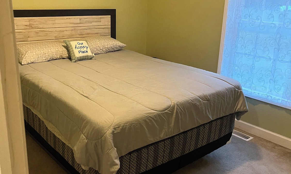 Hardeeville House | Emergency crews this is for you. 2 bedrooms with shared bathroom.