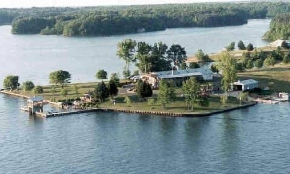 Bumpass House | Emery Point is the Ultimate Private, Lake Anna, Family Escape!