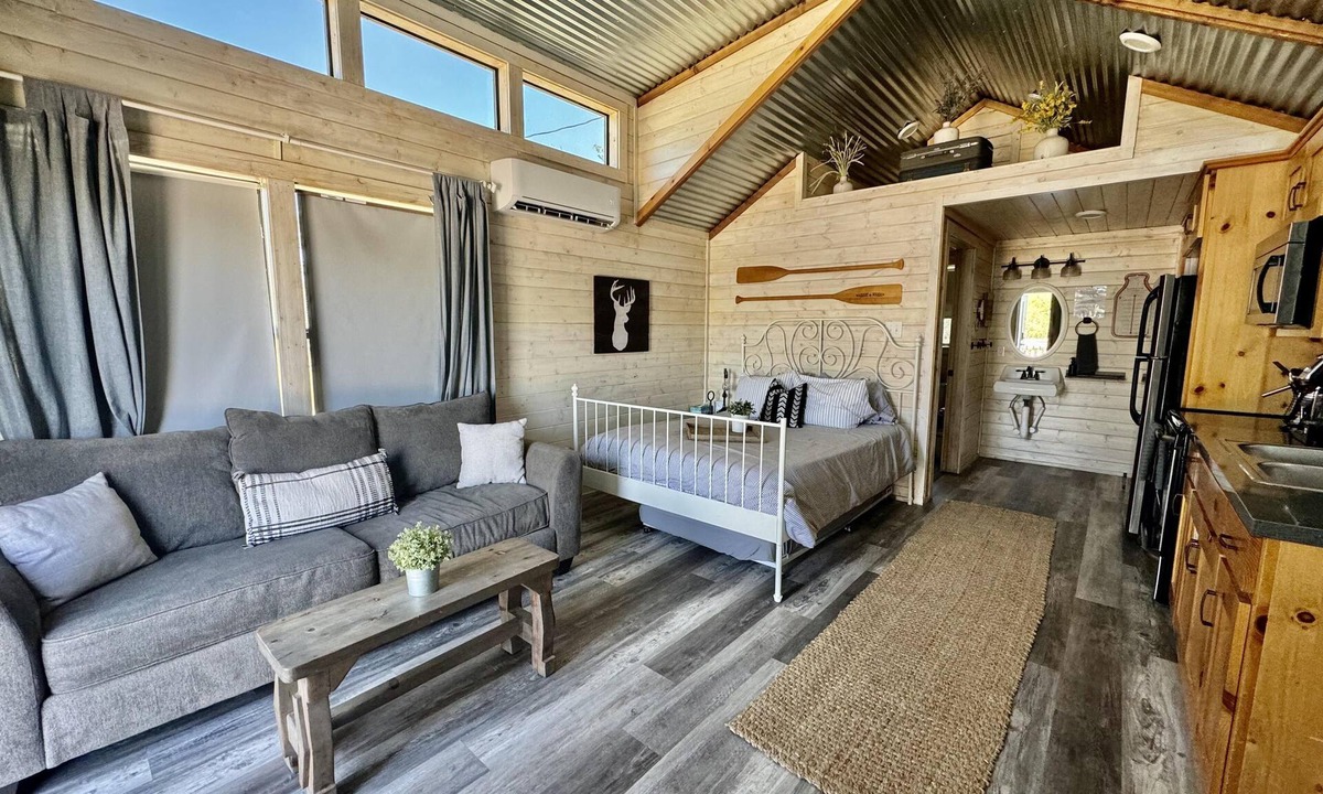 Dripping Springs Villa | Emma Villa @ D6 Retreat: Hike/Swim/Relax