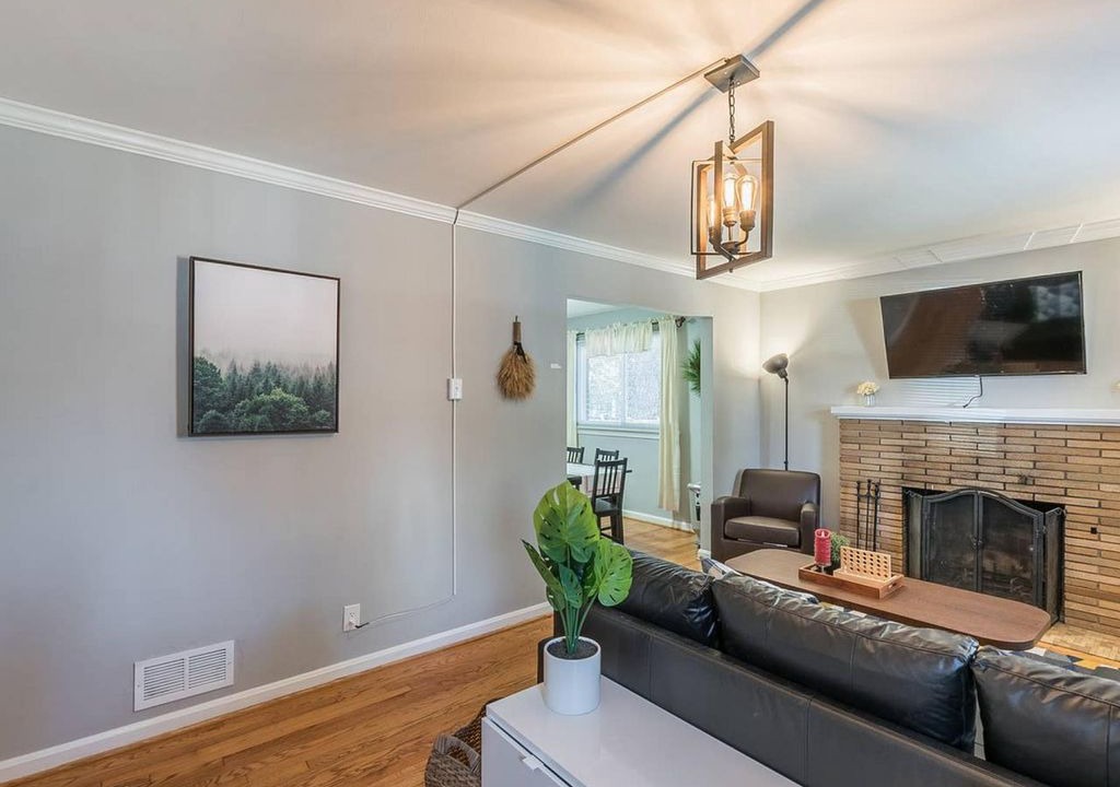 Potomac West House | Enchanting historic townhouse with game room