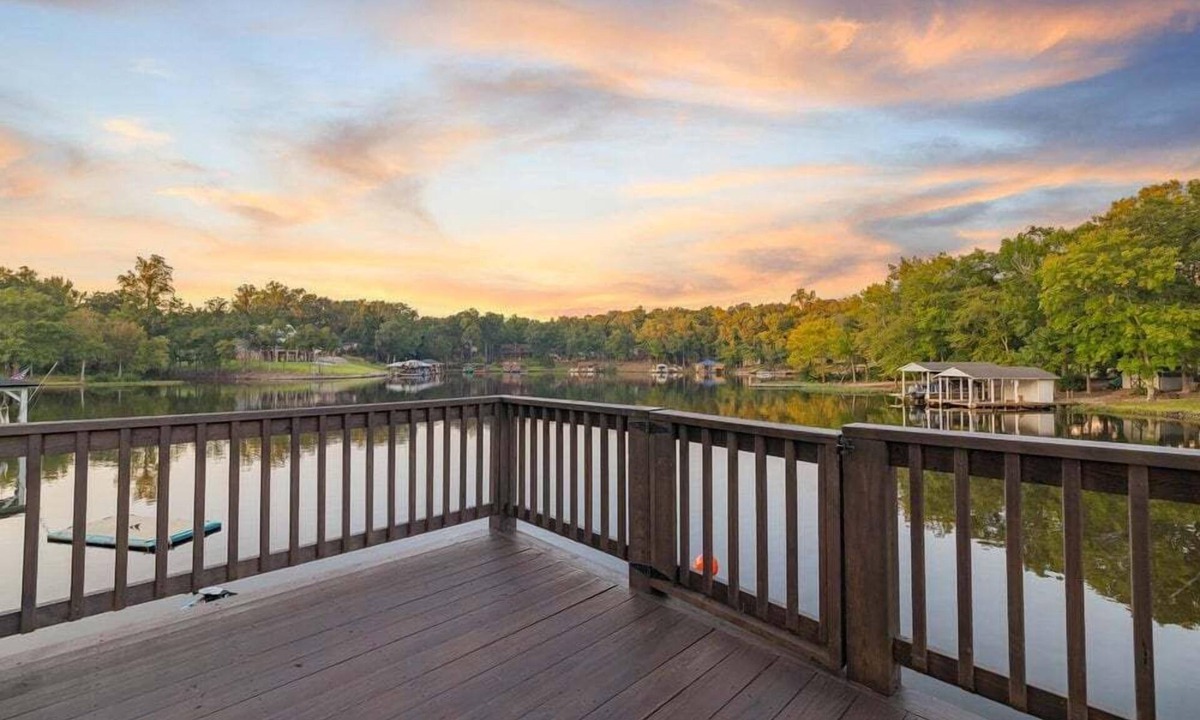 Wise House | Endless Summer | 10 ft Water Depth | Amenities Galore
