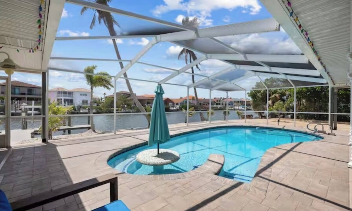 Apollo Beach House | ENDLESS SUMMER. Beautiful waterfront vacation home