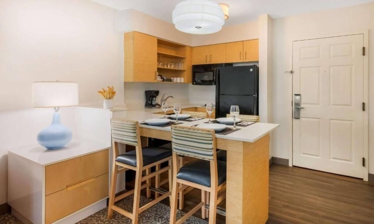 Arrowood Hotel | Enjoy Apartment Living at 2 Suites Near Charlotte Premium Outlets & Carowinds