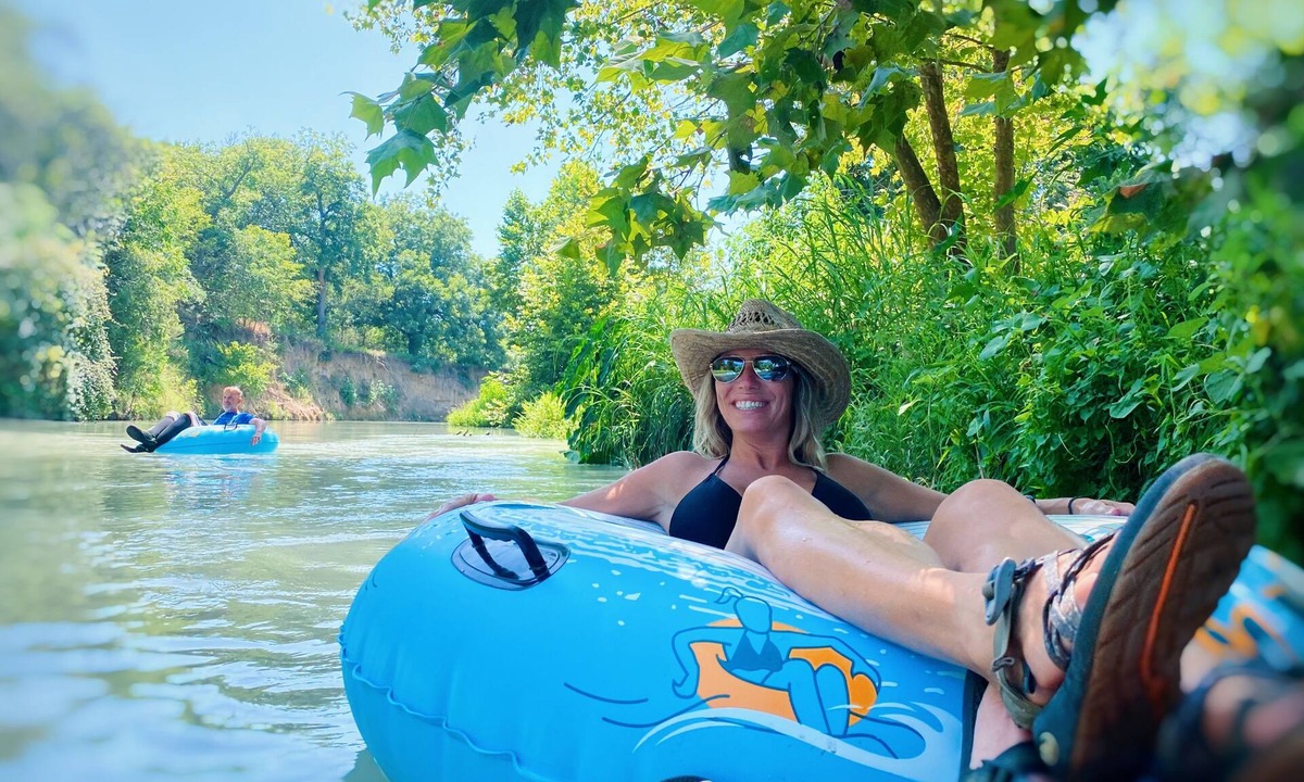 Prairie Lea Cabin | Enjoy the beautiful San Marcos River in this new, nice and comfy cabin!
