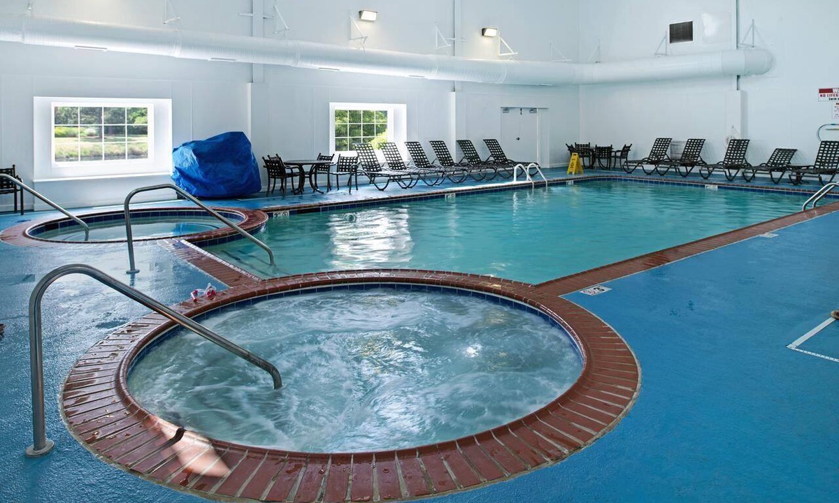 Berkeley Hotel | Ensuring a Very Comfortable Stay! 3 Convenient Rooms w/Kitchen, Free Parking, Pool