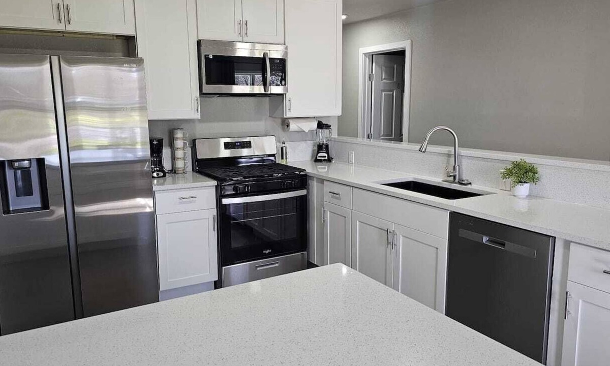 Montopolis House | ENTIRE 1-STORY HOME | 4BR/3BA | Near Downtown & Airport | WFH Read