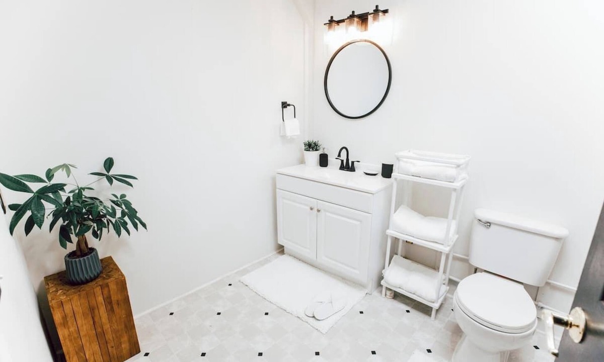 Old West Side House | Entire 2nd Floor Loft Located Downtown Ann Arbor Near UofM Stadium.