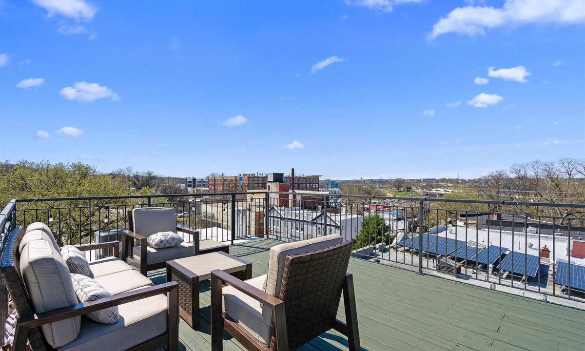Fairlawn House | Entire DC House 3BR 3BA RoofDeck Free Parking Near Capitol Hill