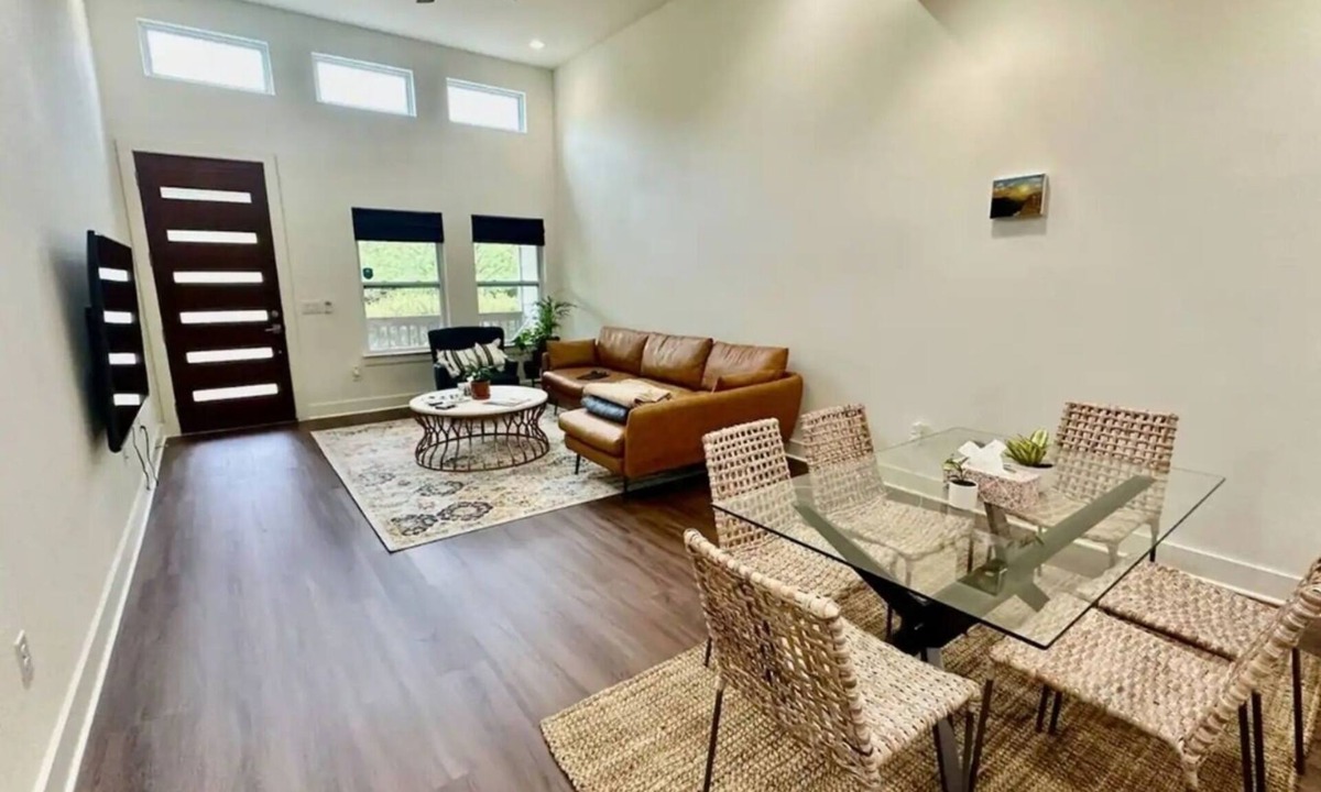 Cherrywood House | ENTIRE HOME | 3BR | King Master 1st Floor | Near Downtown