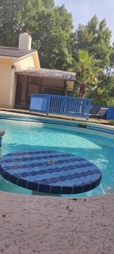 Arlington House | Entire home Private swim pool Quiet area
