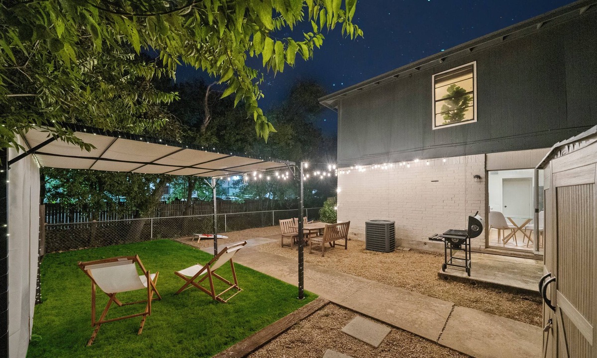 Dawson House | Epic Indoor/Outdoor Living by Downtown Austin