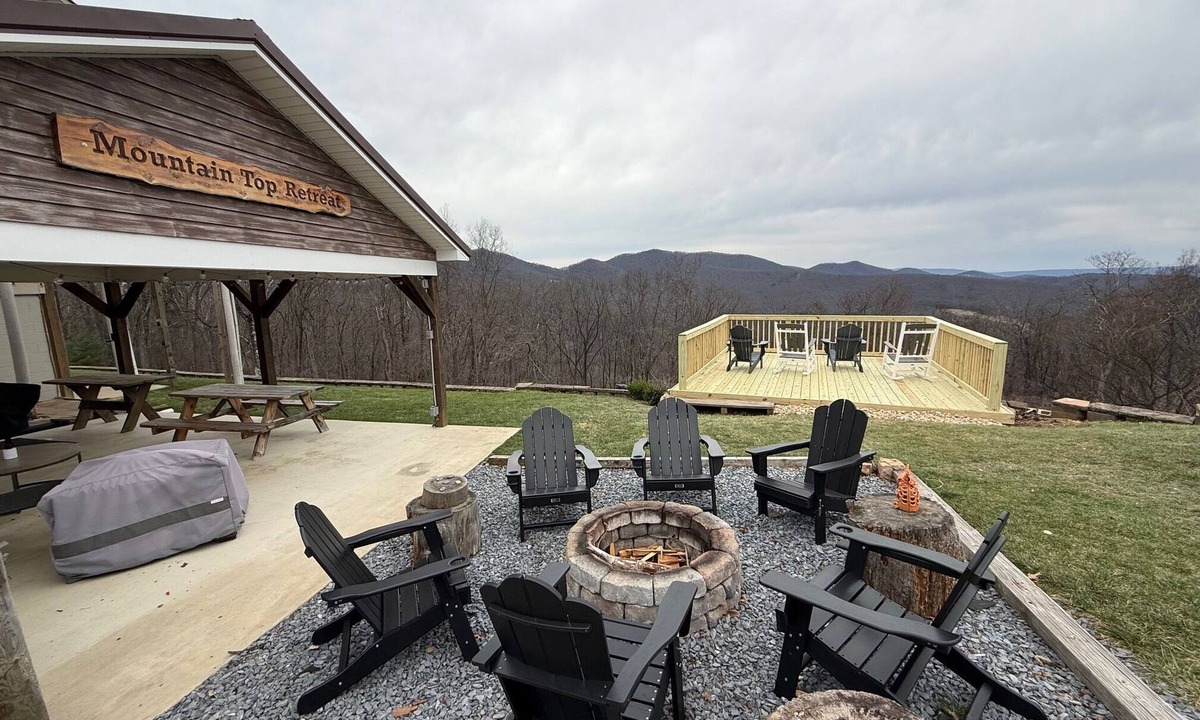 Stanley House | Epic Views, Hot Tub, Pets Welcome! Overlooking Shenandoah National Park