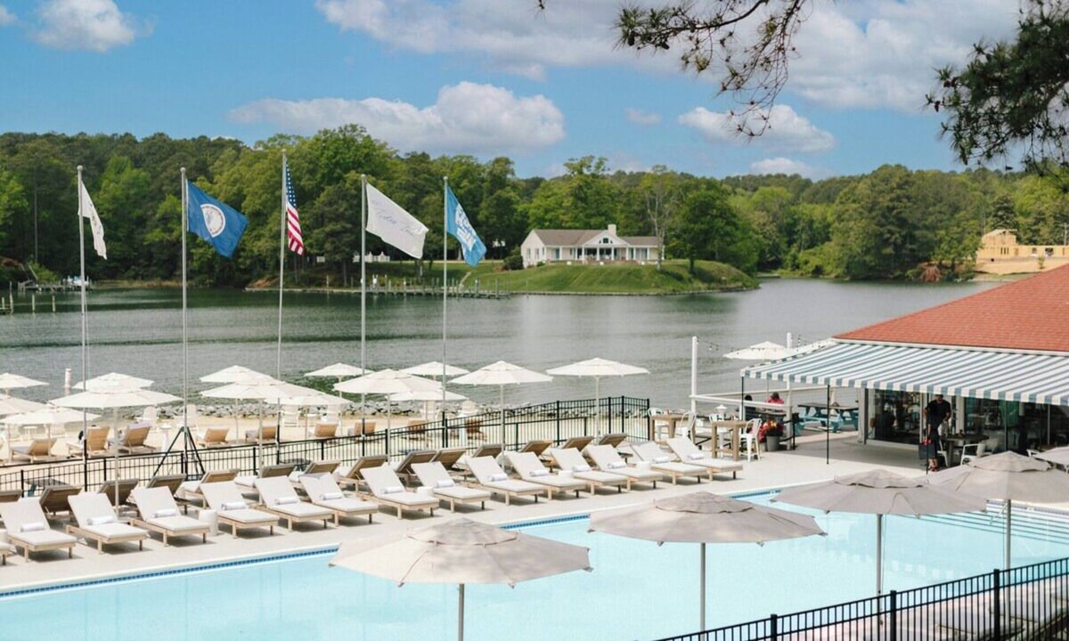Irvington Hotel | Escape to a Peaceful Room Perfect for Slow, Serene Mornings + Marina & Courtyard