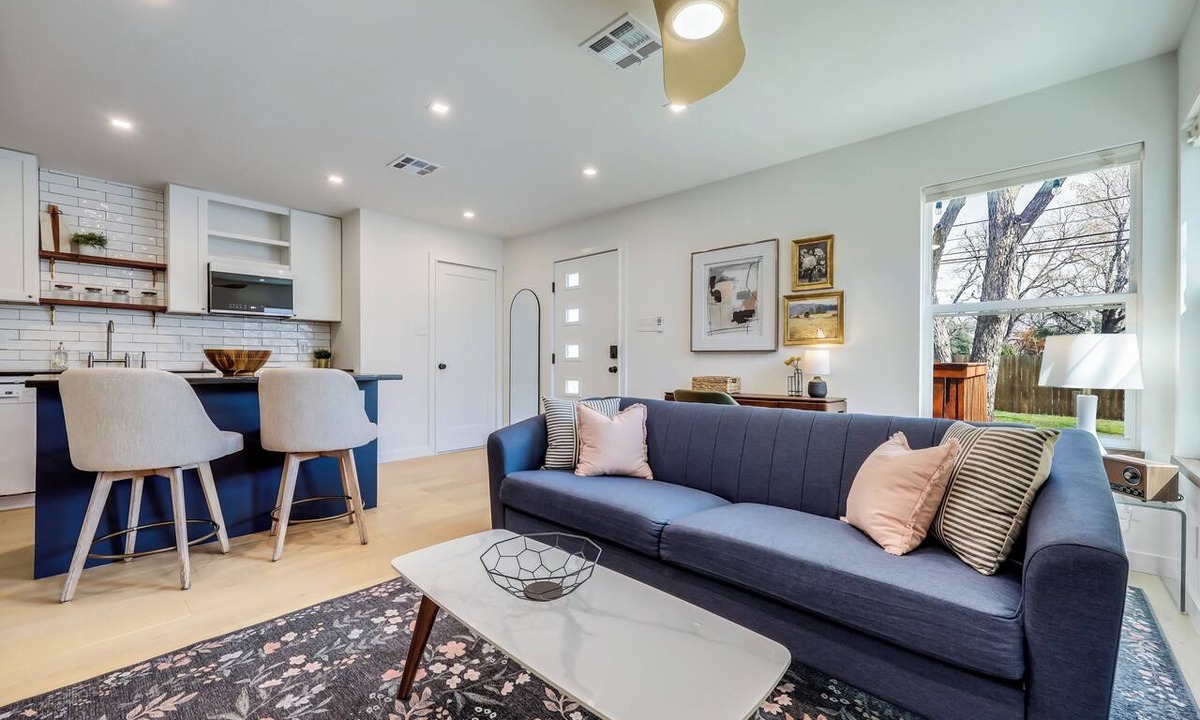 Windsor Park House | Euro-inspired 1-br cottage with AC, w/d, private fenced yard in central Austin